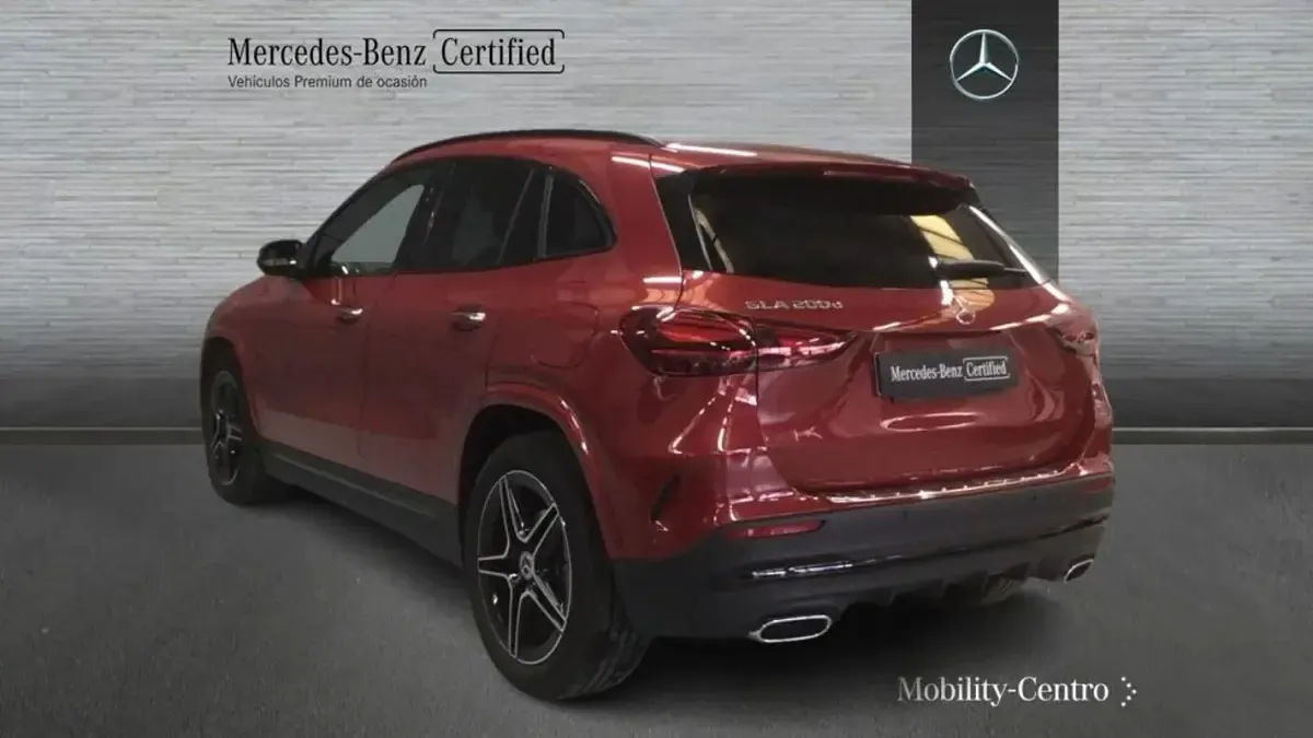 Usado Mercedes GLA200 AMG line 150 CV (110 kW) 2025 Patagonia red  metallic paint SUV