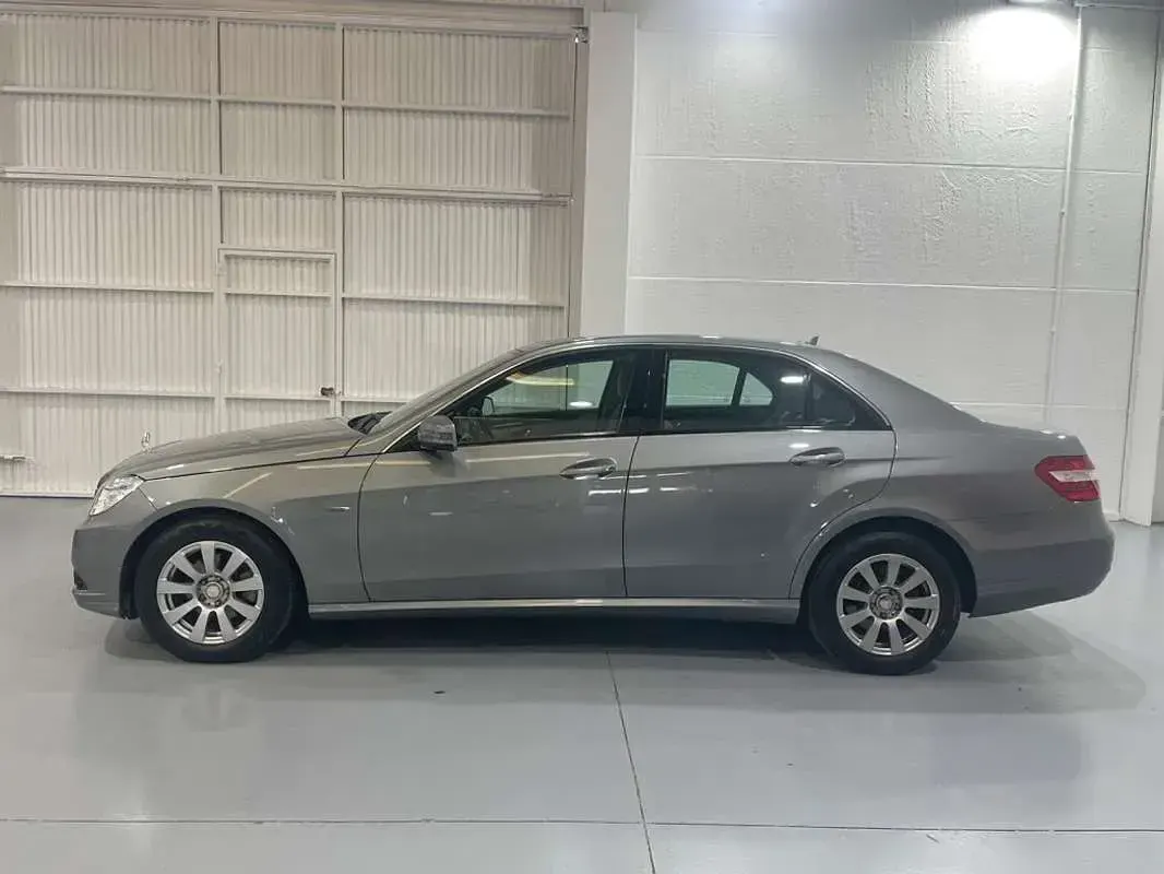 Usado Mercedes E220 Avantgarde 170 CV (125 kW) 2010 Gris Berlina