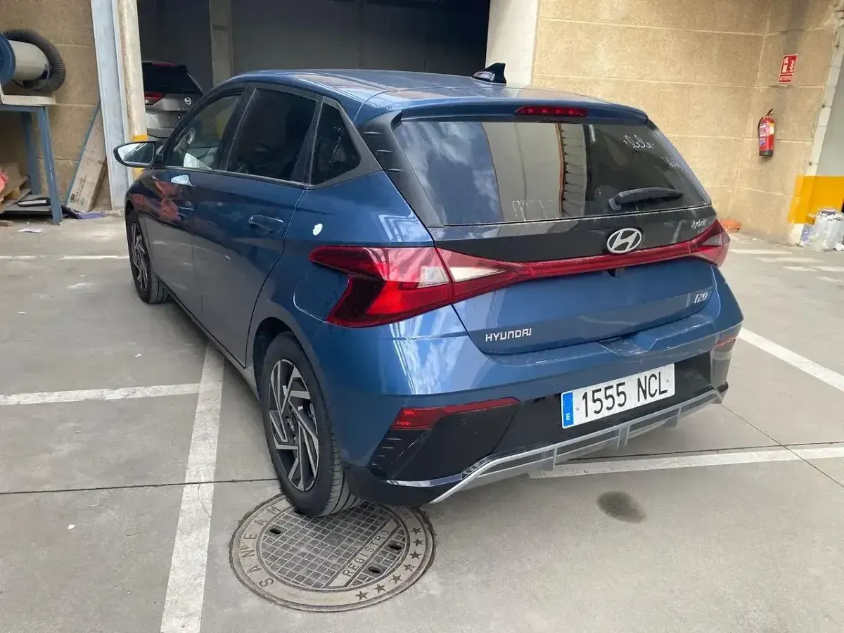 Usado Hyundai i20 100 CV (73 kW) 2025 Azul Utilitario