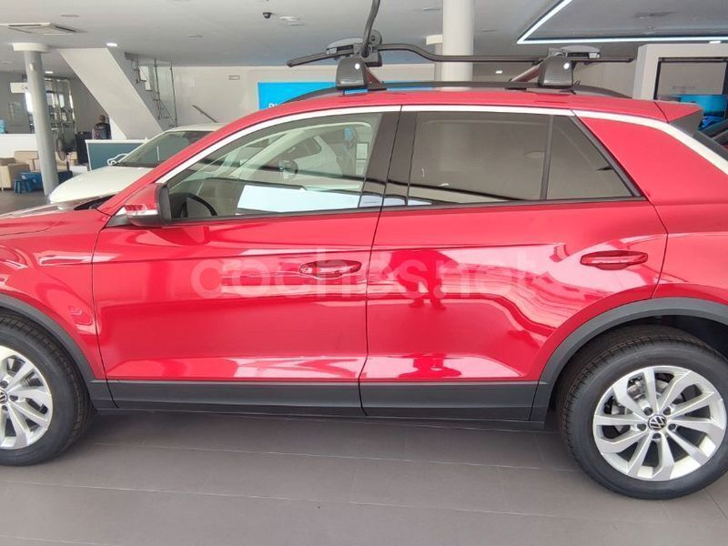 Usado VW T-Roc Life 110 CV (80 kW) 2023 Rojo SUV