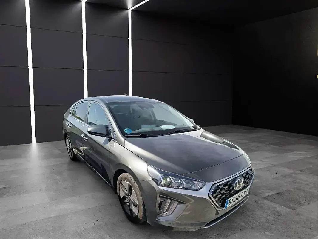 Usado Hyundai Ioniq 141 CV (103 kW) 2022 Gris Utilitario