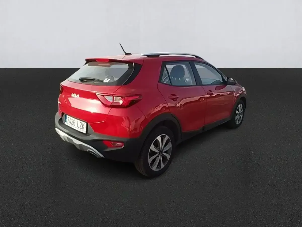 Usado Kia Stonic 84 CV (61 kW) 2022 Rojo SUV