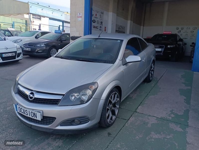 Usado Opel Astra Cabriolet 150 CV (110 kW) 2007 Gris Descapotable