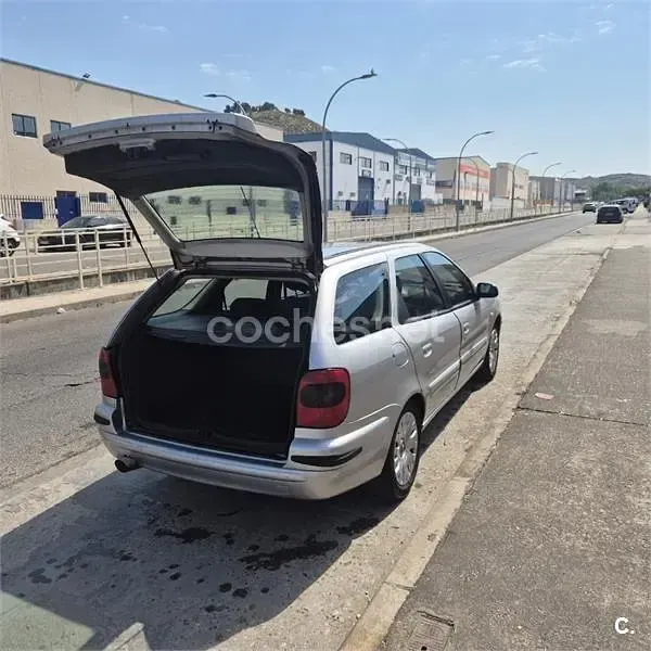 Usado Citroën Xsara 110 CV (80 kW) 2001 Gris / plata Familiar
