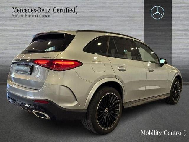 Usado Mercedes GLC300e 333 CV (244 kW) 2025 Plata hightech