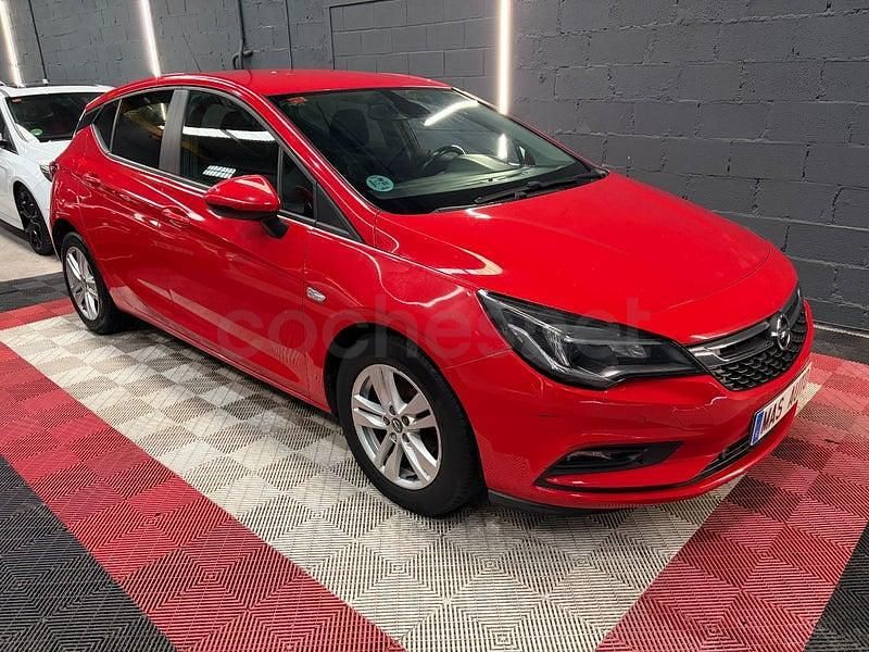 Usado Opel Astra Selective 110 CV (80 kW) 2017 Rojo Berlina