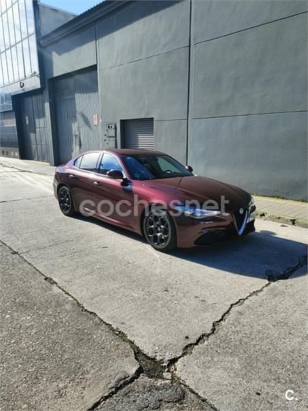 Usado Alfa Romeo Giulia Super 180 CV (132 kW) 2016 Rojo Berlina