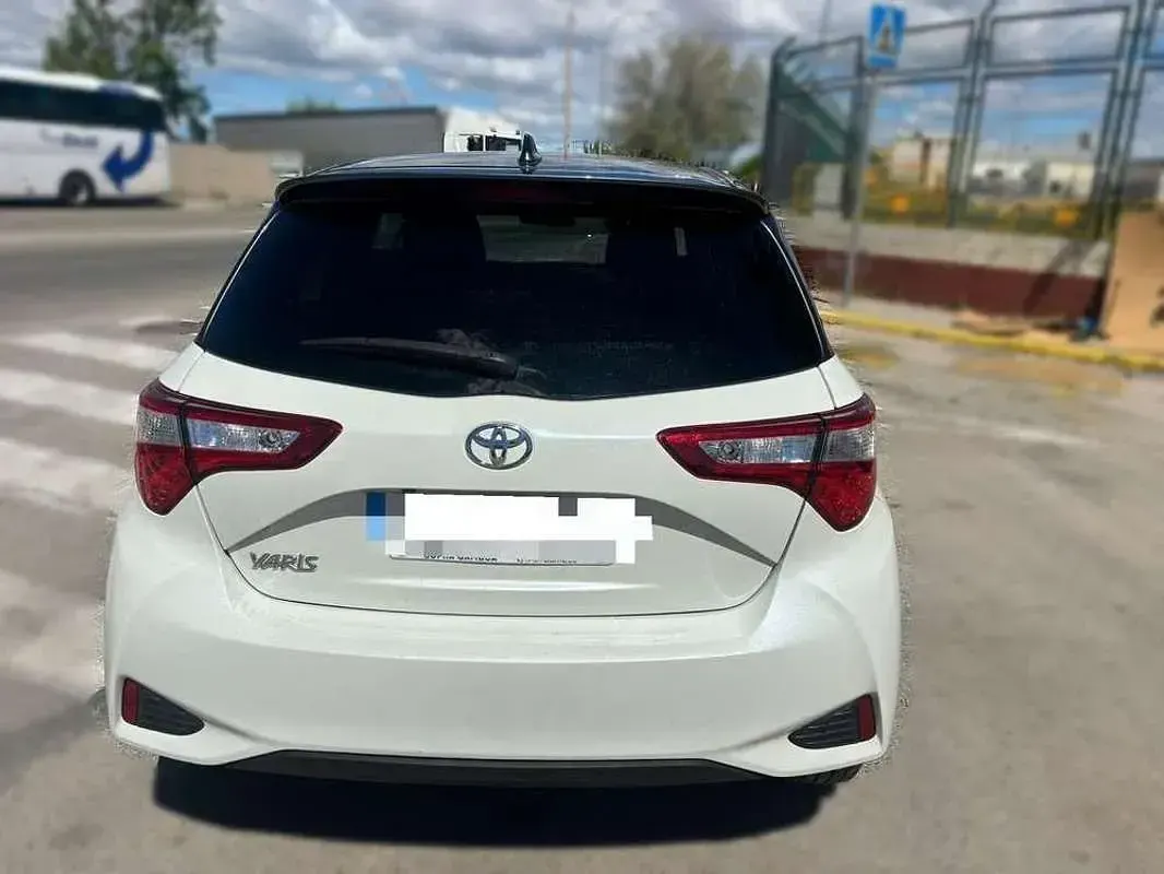 Usado Toyota Yaris 111 CV (81 kW) 2019 Blanco Utilitario