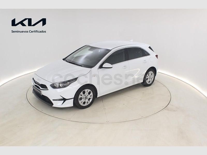 Usado Kia Ceed 100 CV (73 kW) 2025 Blanco Utilitario