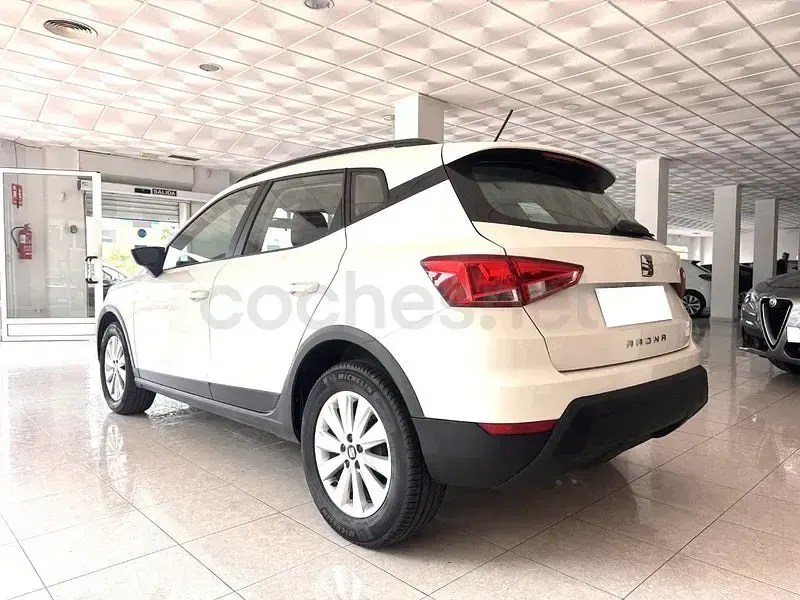 Usado Seat Arona Ecomotive 95 CV (69 kW) 2020 Blanco SUV