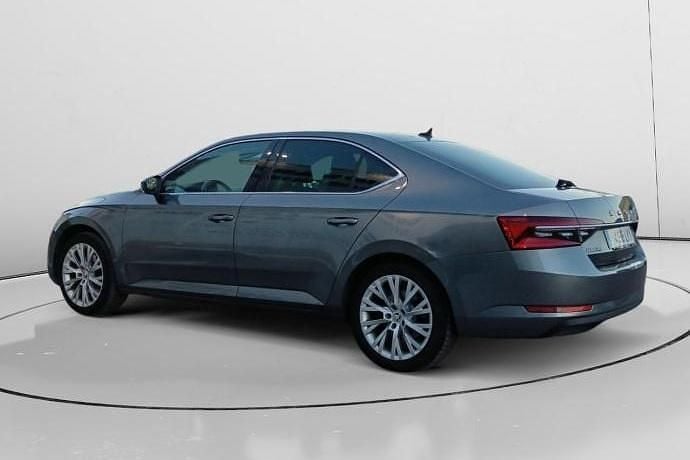 Usado Skoda Superb Style 150 CV (110 kW) 2022