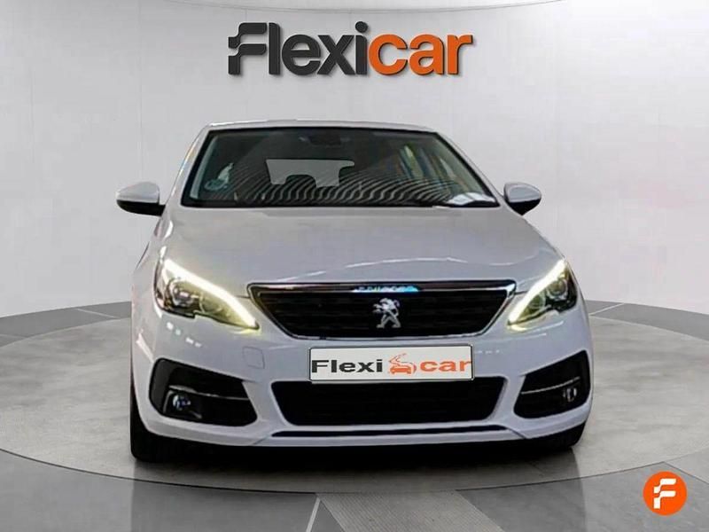Usado Peugeot 308 Active 130 CV (95 kW) 2021 Blanco Berlina