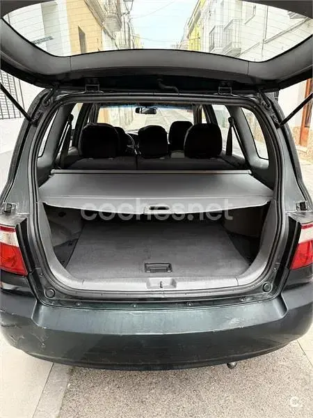 Usado Kia Carens LX 112 CV (82 kW) 2006 Negro Monovolumen