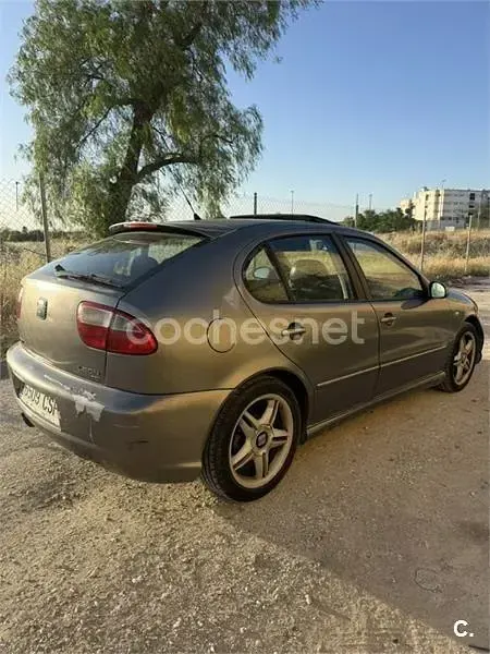 Usado Seat Leon FR 150 CV (110 kW) 2004 Gris / plata Utilitario