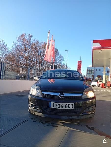 Usado Opel Astra GTC Sport 150 CV (110 kW) 2006 Amarillo Berlina