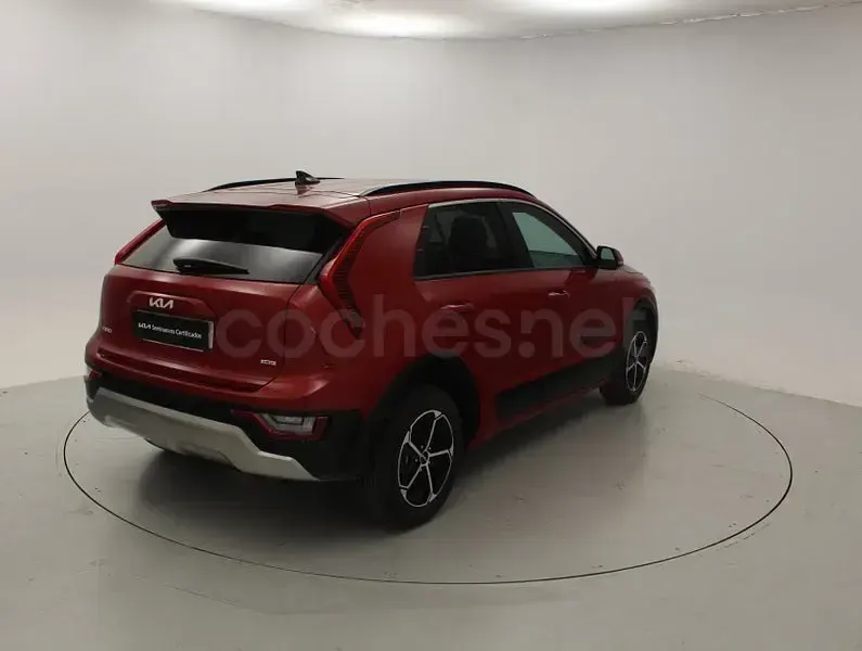 Usado Kia Niro 139 CV (102 kW) 2025 Rojo SUV
