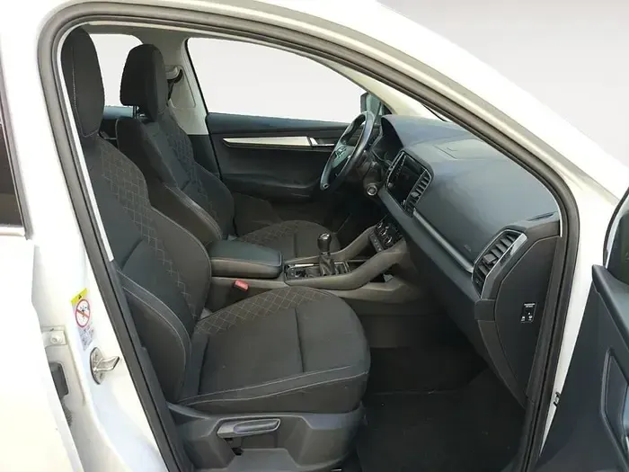 Usado Skoda Karoq Ambition 110 CV (80 kW) 2021 Blanco SUV