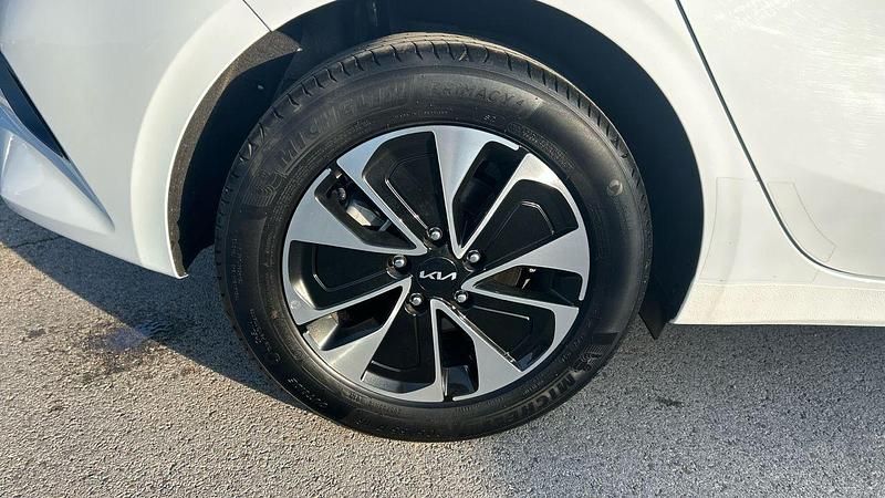 Usado Kia Ceed 100 CV (73 kW) 2024 Blanco Utilitario