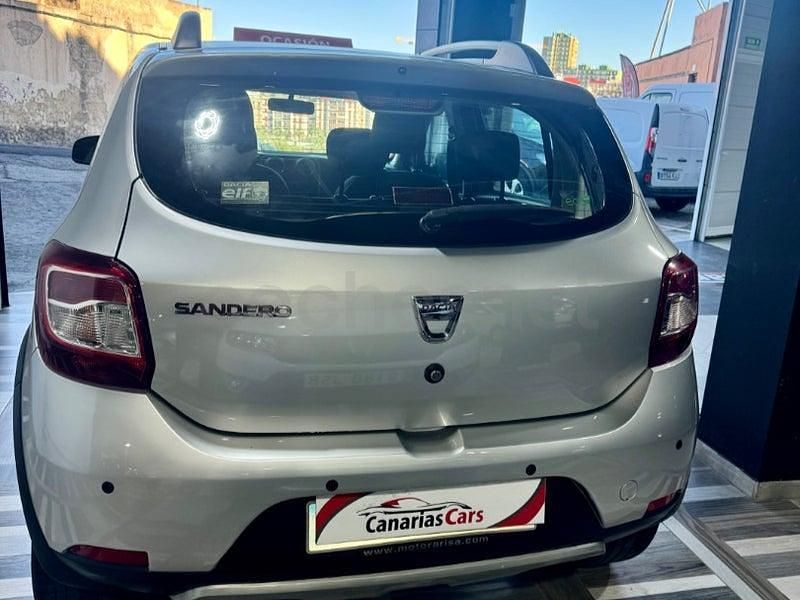 Usado Dacia Sandero Stepway 90 CV (66 kW) 2015 Gris / plata Berlina