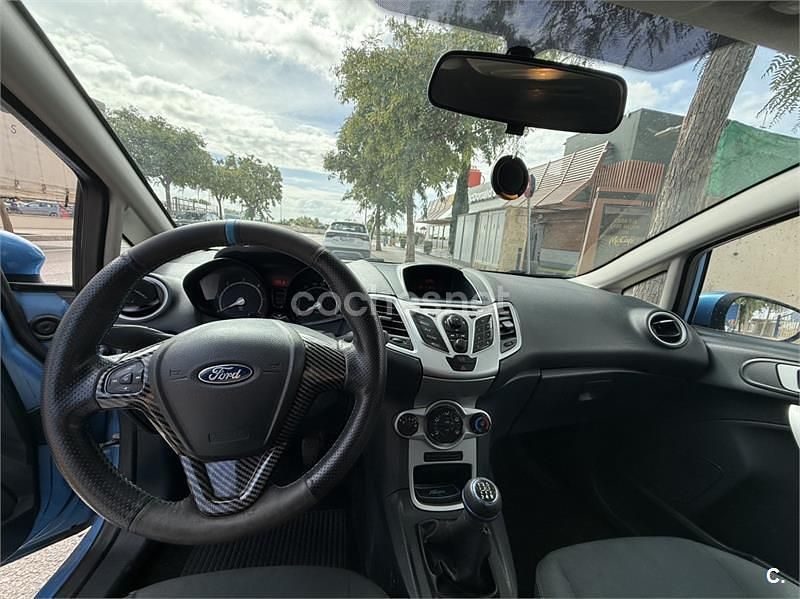 Usado Ford Fiesta Titanium 70 CV (51 kW) 2012 Azul Berlina