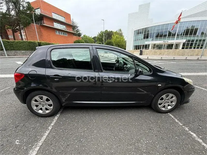 Usado Peugeot 307 110 CV (80 kW) 2005 Negro Berlina