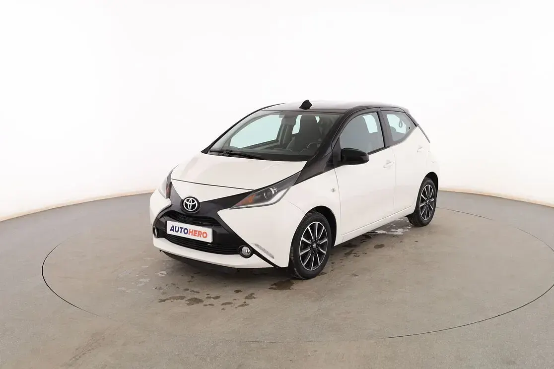 Usado Toyota Aygo X-play 70 CV (51 kW) 2016 Utilitario