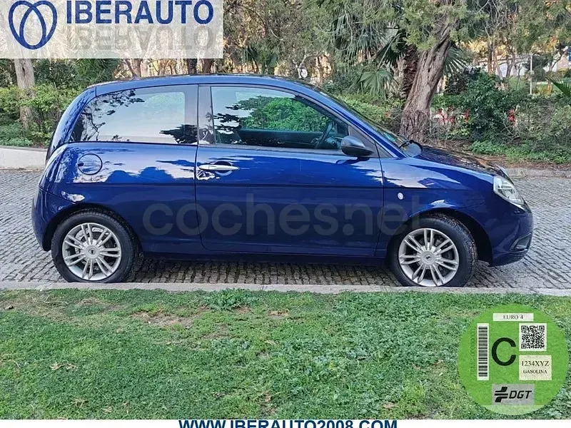 Usado Lancia Ypsilon 60 CV (44 kW) 2008 Azul Utilitario