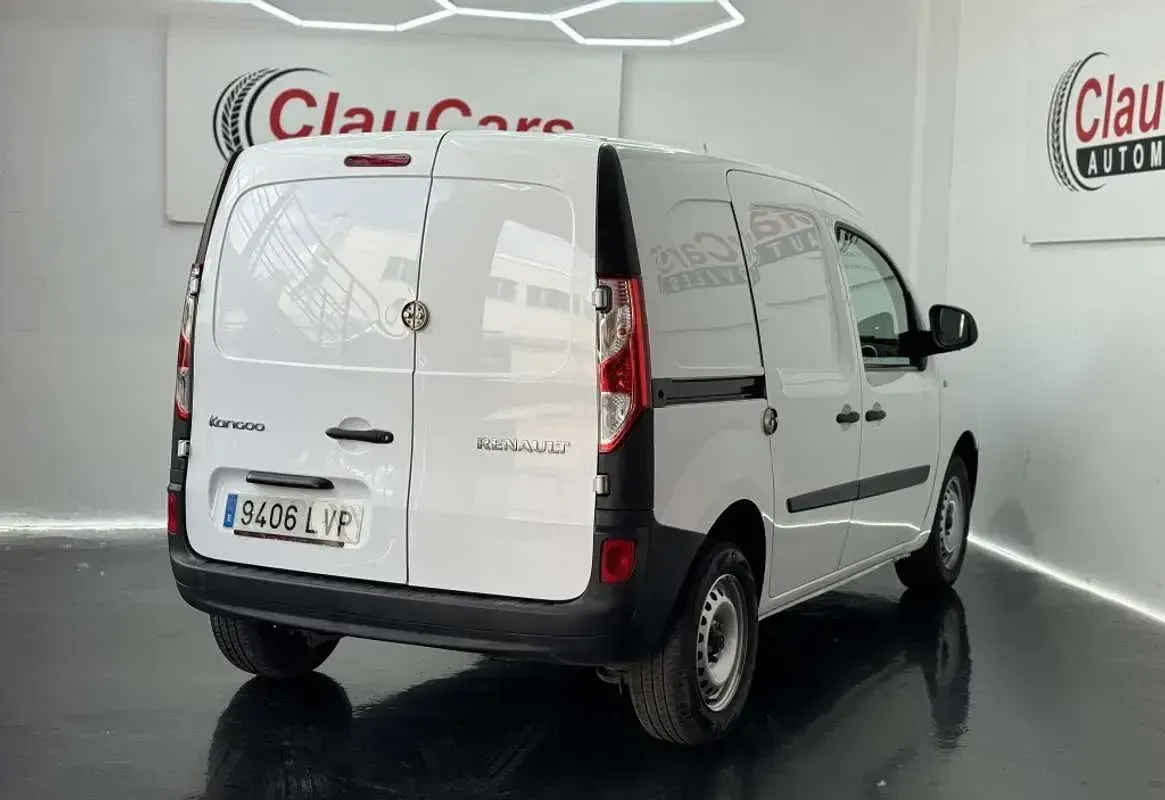 Usado Renault Kangoo 80 CV (58 kW) 2022 Blanco Monovolumen