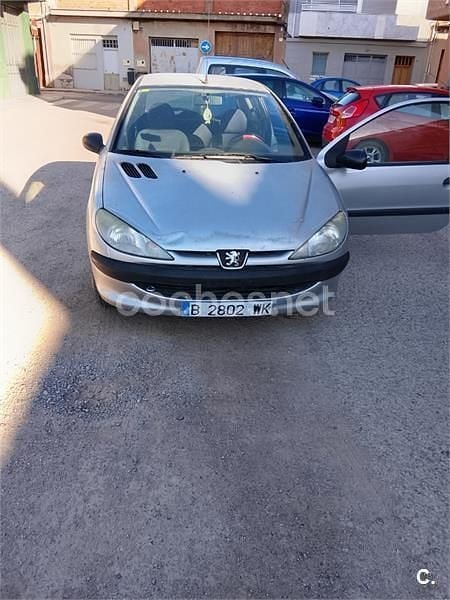 Usado Peugeot 206 60 CV (44 kW) 2000 Gris / plata Berlina