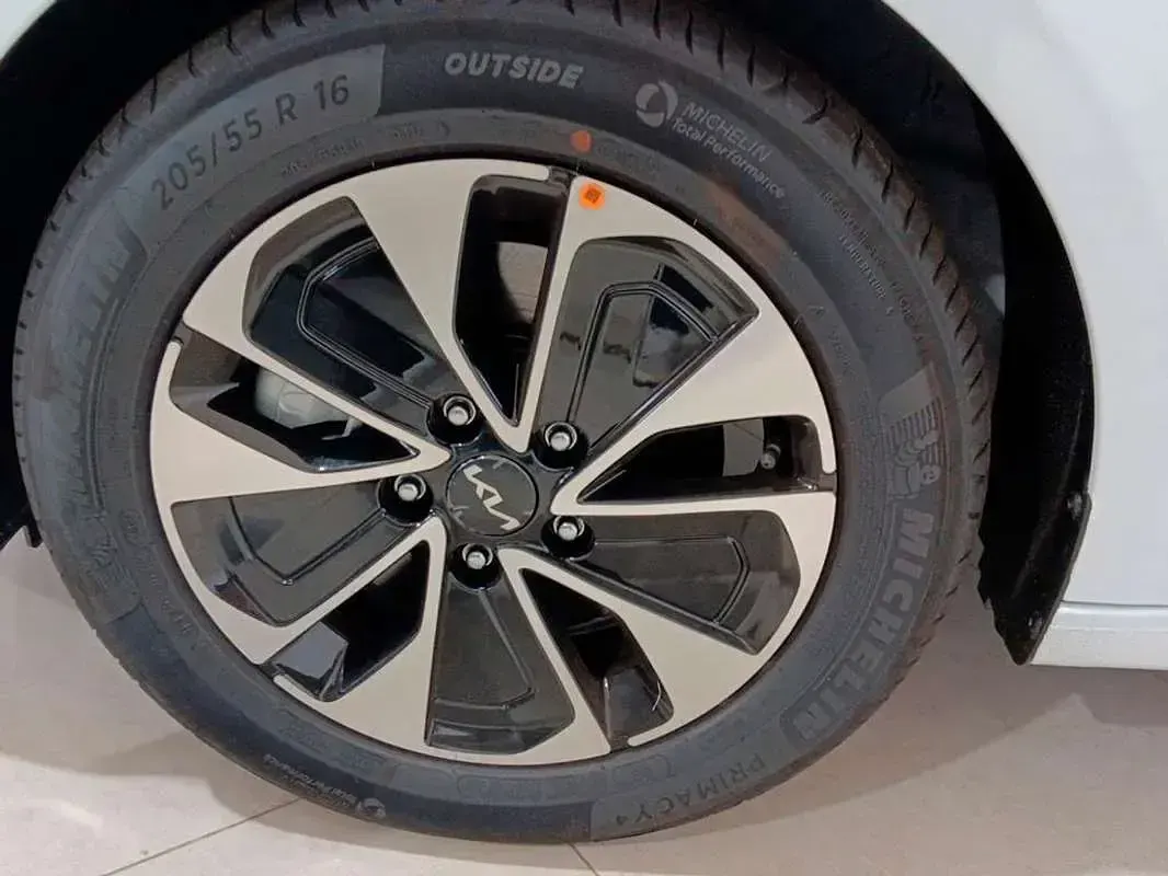 Usado Kia Ceed 101 CV (74 kW) 2025 Blanco Utilitario
