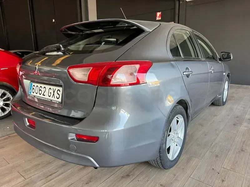 Usado Mitsubishi Lancer Sportback Instyle 140 CV (102 kW) 2010 Beige Berlina