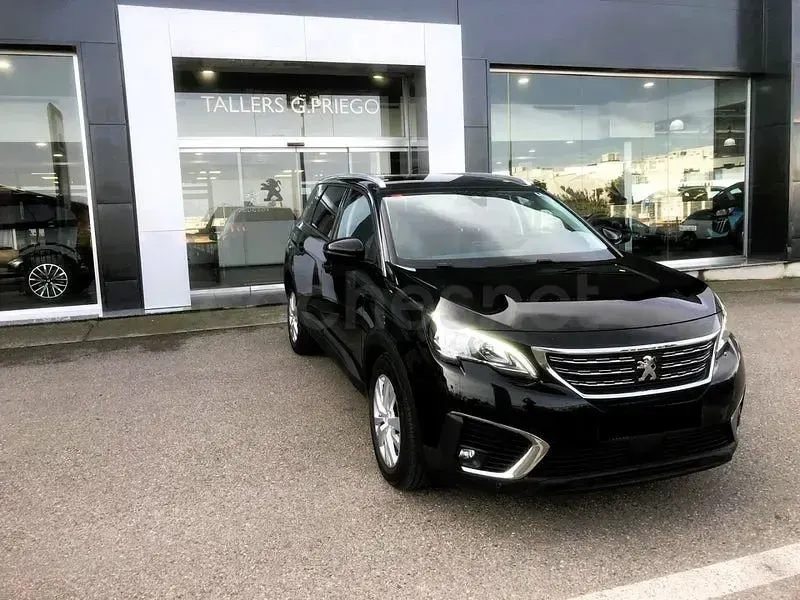 Usado Peugeot 5008 Active 120 CV (88 kW) 2017 Negro SUV