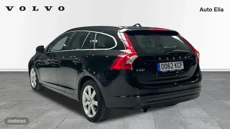 Usado Volvo V60 Momentum 150 CV (110 kW) 2017 Negro Familiar