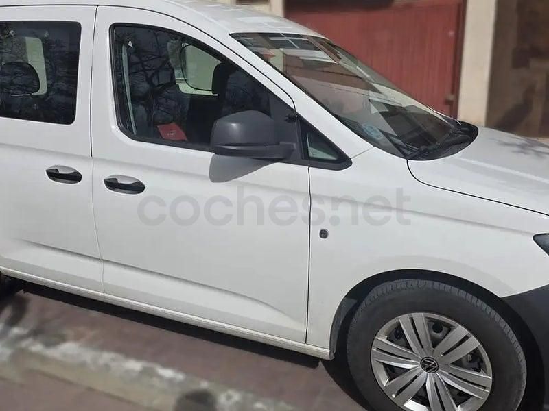 Usado VW Caddy 102 CV (75 kW) 2021 Blanco Monovolumen