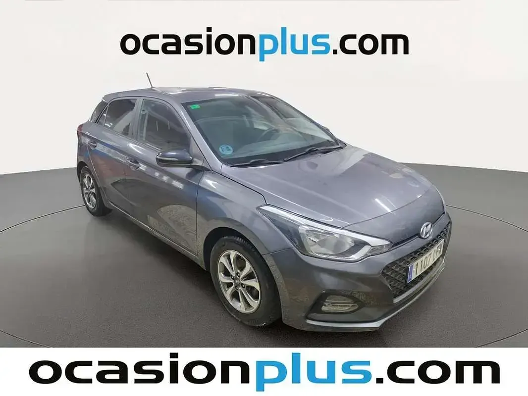 Usado Hyundai i20 84 CV (61 kW) 2020 Gris Utilitario
