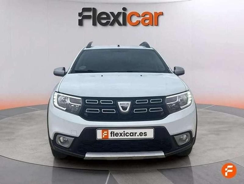 Usado Dacia Sandero Comfort 90 CV (66 kW) 2019 Blanco Utilitario