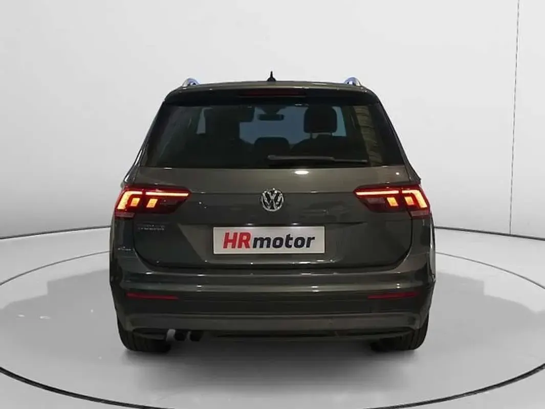 Usado VW Tiguan Advance 132 CV (97 kW) 2019 Gris SUV