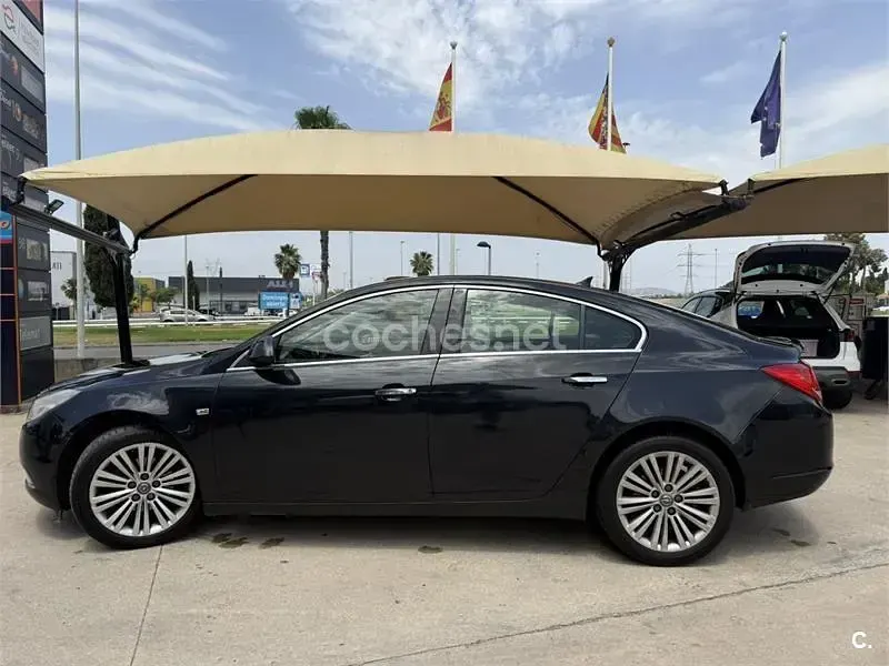 Usado Opel Insignia Selective 110 CV (80 kW) 2012 Negro Berlina