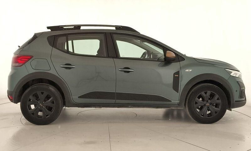 Usado Dacia Sandero Extreme 100 CV (73 kW) 2025 Verde Berlina