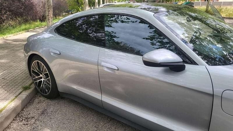 Usado Porsche Taycan 4S 389 kW (530 CV) 2021 Plateado Berlina