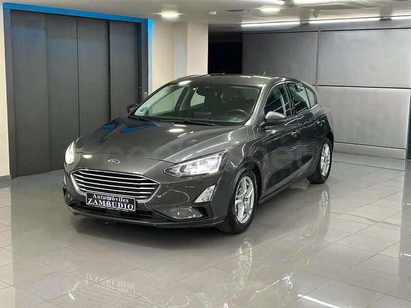 Usado Ford Focus Trend 120 CV (88 kW) 2020 Gris / plata Berlina