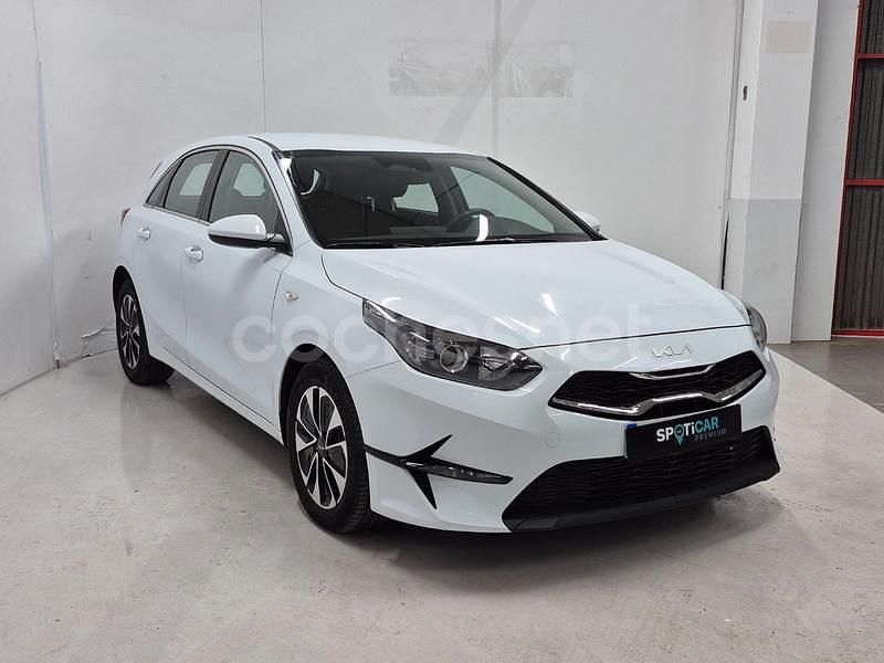 Usado Kia Ceed 100 CV (73 kW) 2024 Blanco Utilitario