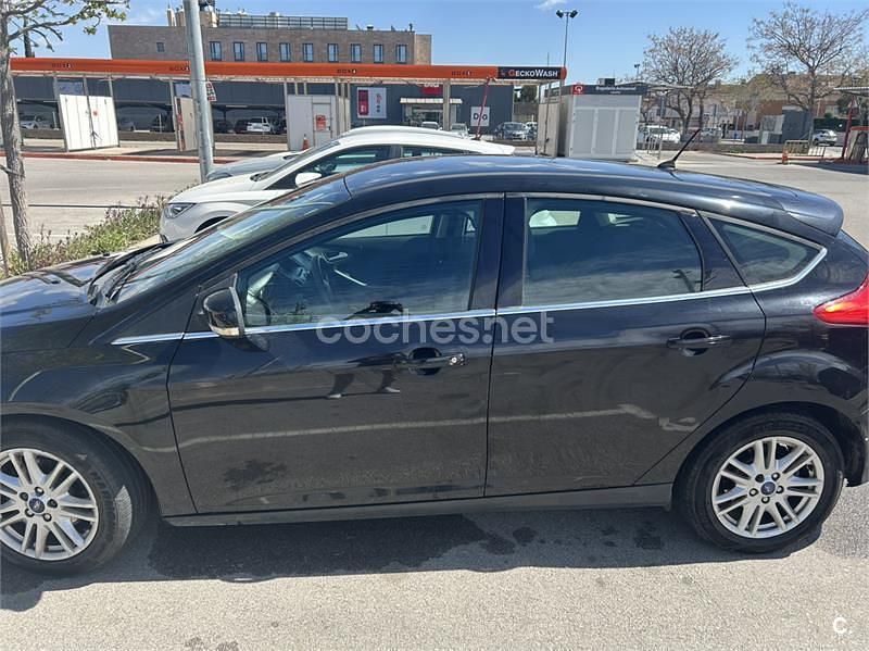 Usado Ford Focus Trend 125 CV (91 kW) 2013 Negro Berlina