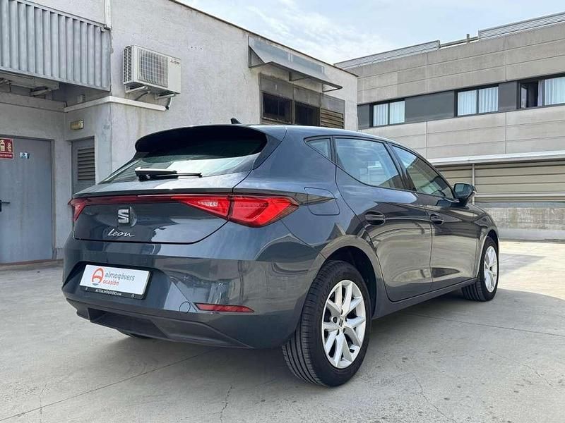 Usado Seat Leon Style 116 CV (85 kW) 2023 Gris SUV