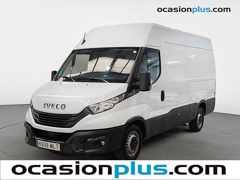 Blanco Usado 2023 Iveco Daily Berlina | 25.446 € (Precio justo) - Imagen 1/4