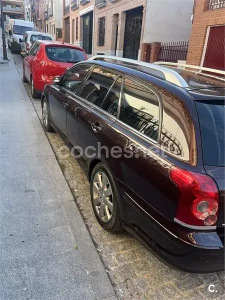 Usado Toyota Avensis Sol 150 CV (110 kW) 2007 Granate Familiar