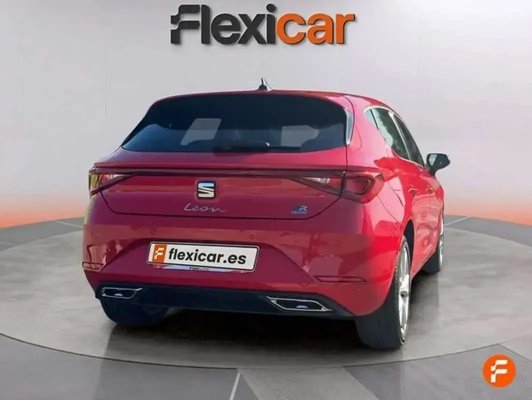 Usado Seat Leon FR 205 CV (150 kW) 2023 Rojo Utilitario