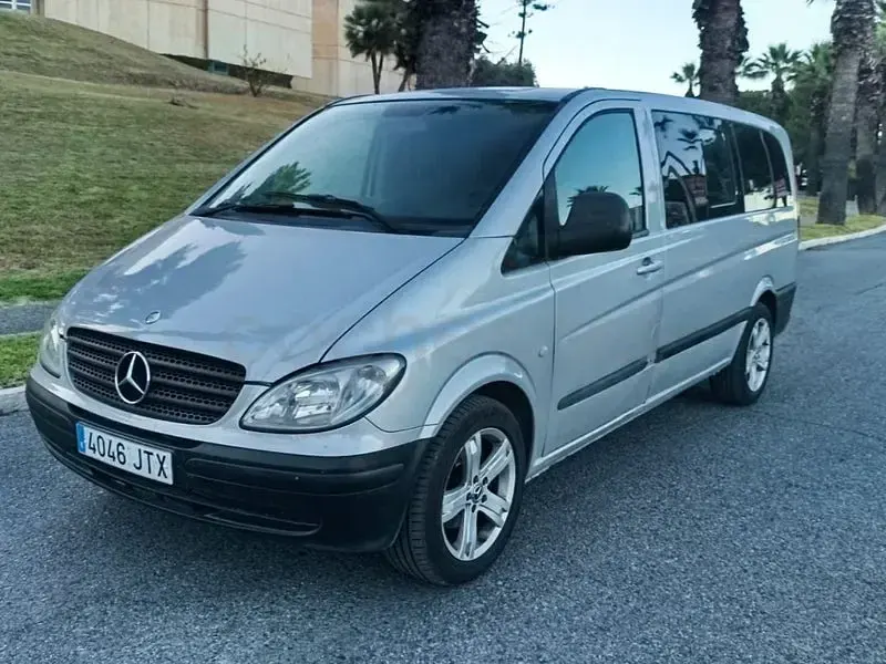 Usado Mercedes Viano 150 CV (110 kW) 2005 Gris / plata Monovolumen