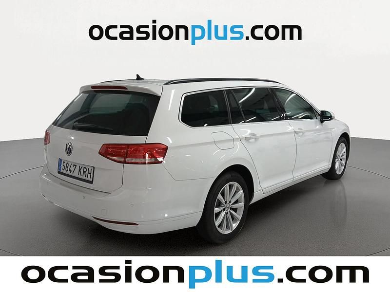 Usado VW Passat Advance 120 CV (88 kW) 2018 Blanco Familiar