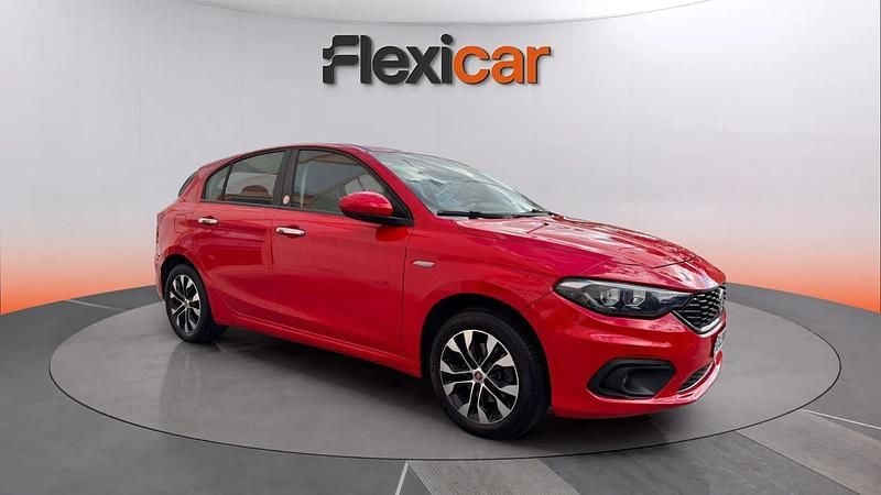 Usado Fiat Tipo Lounge 95 CV (69 kW) 2020 Rojo Familiar